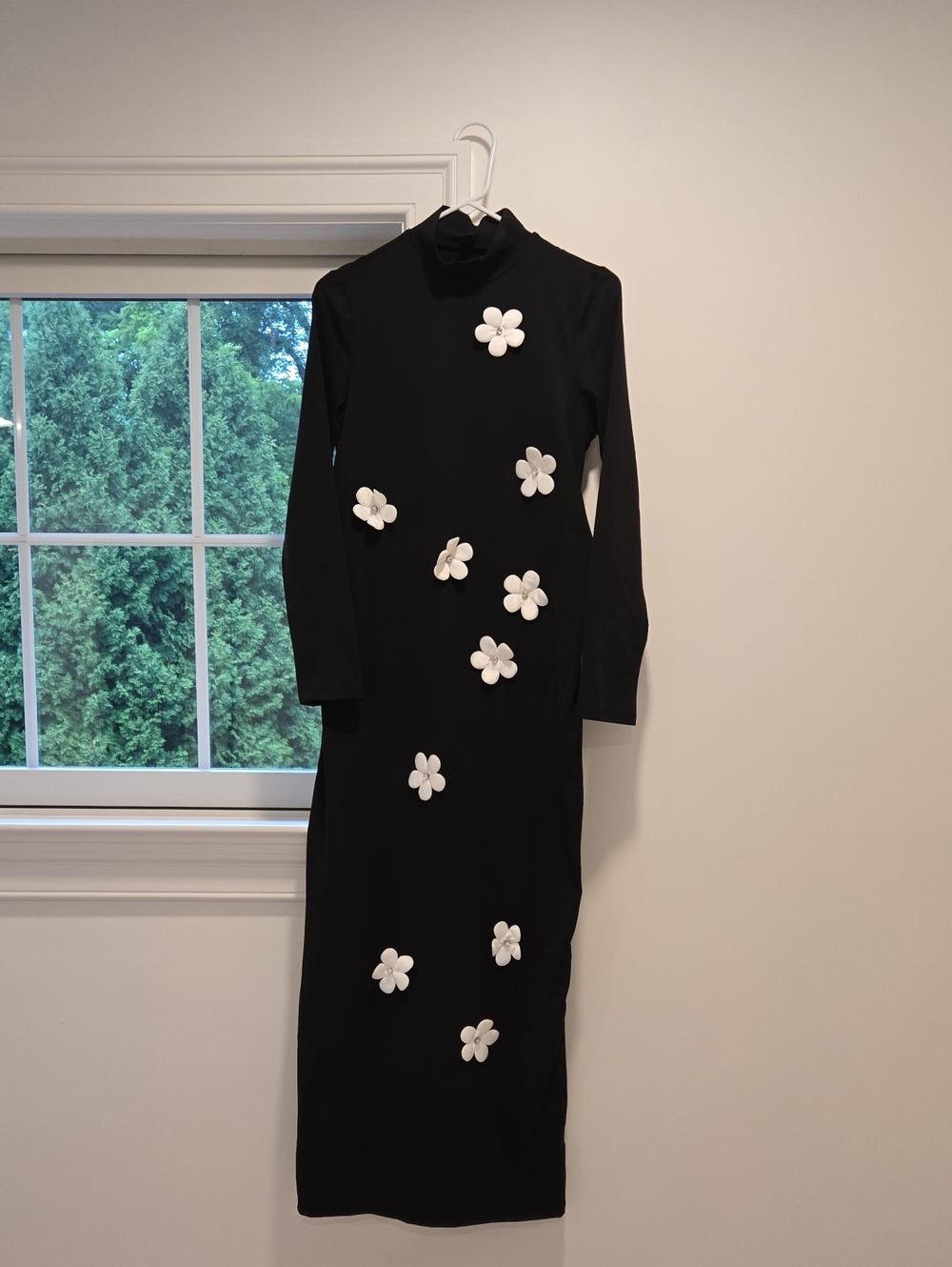 SHEIN • Black Long-Sleeve Midi Dress with White Floral Appliqués, Size 6